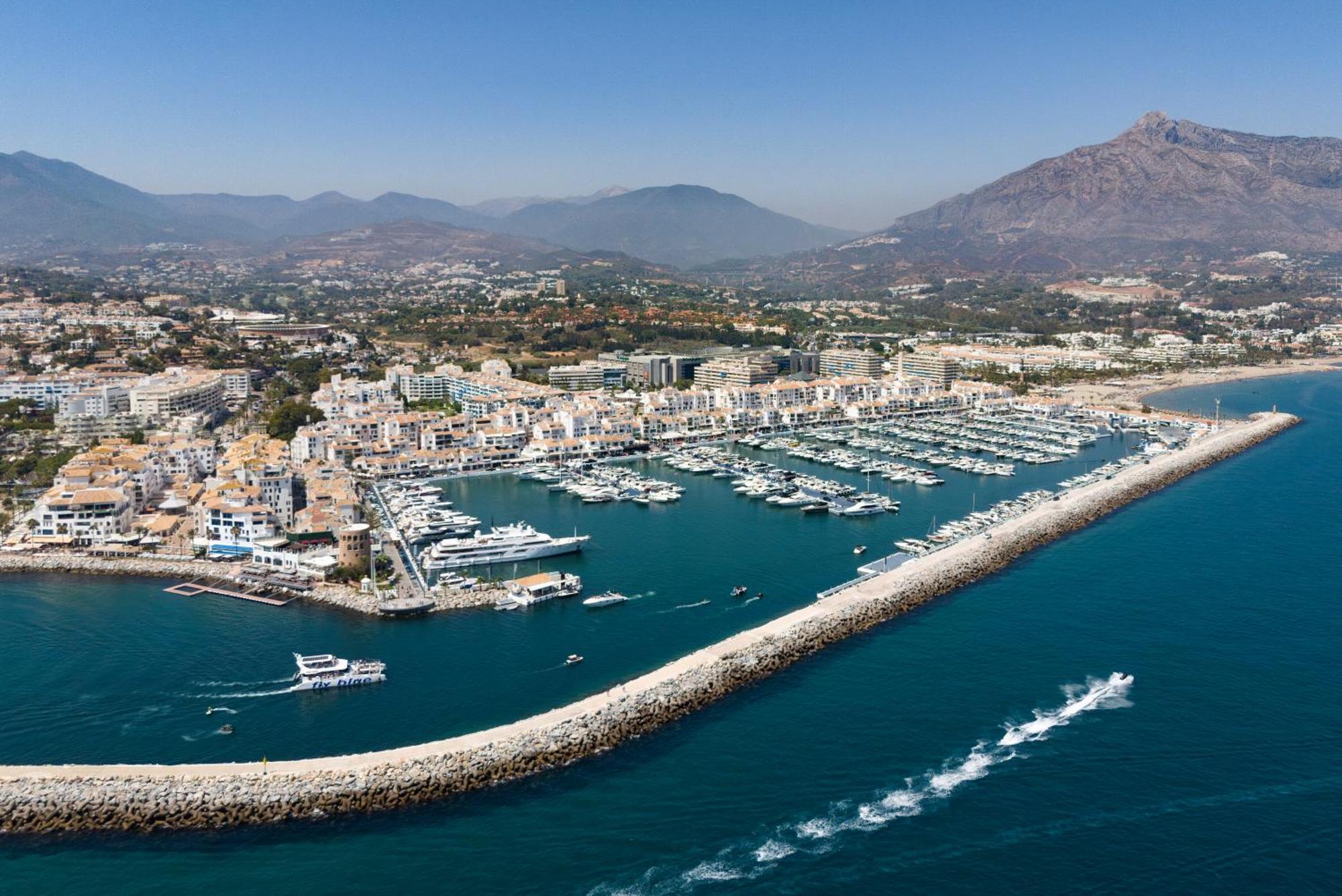 241 Puerto Banus Front Line Apartamento